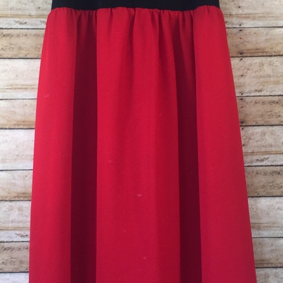 Red and black dress - Picture 2 of 7