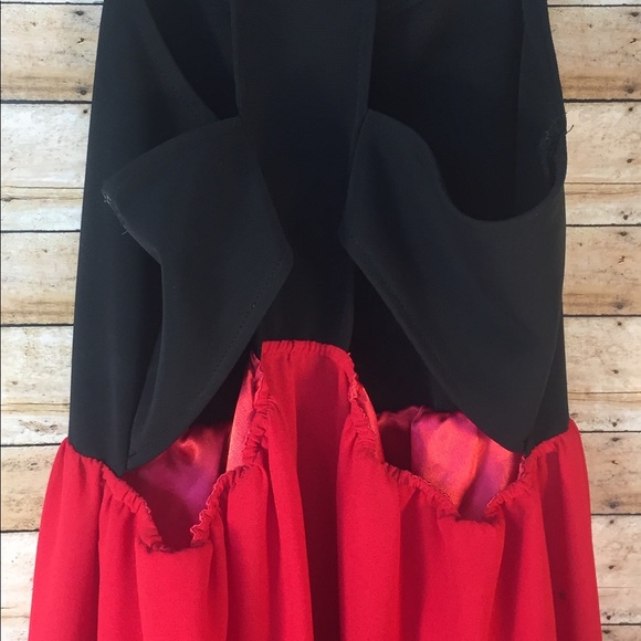 Red and black dress - Picture 7 of 7