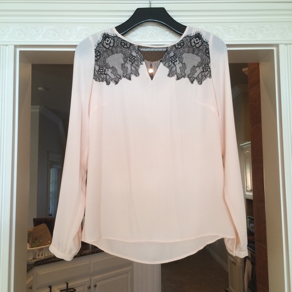 Cute blouse - Picture 1 of 4