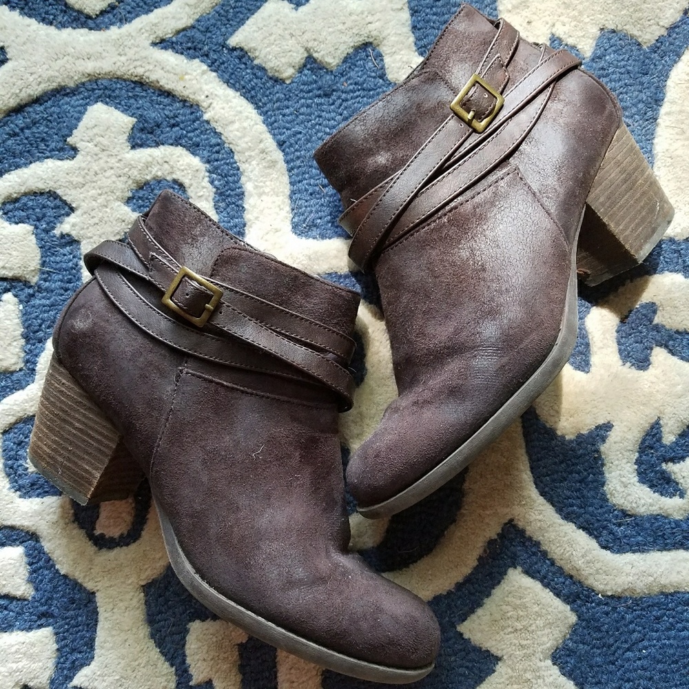 Crown Vintage Faux Suede Ankle Booties size 10M