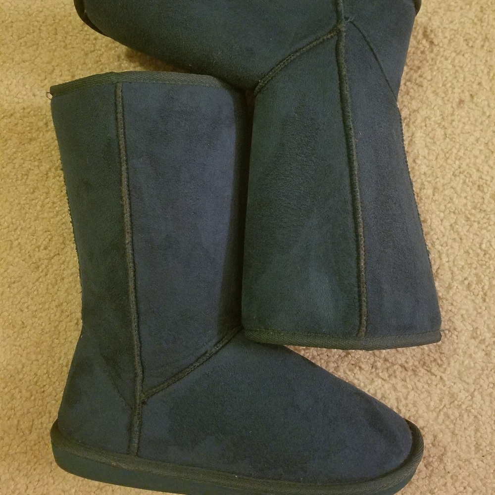Faux fur boots worn once!