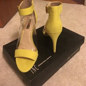 Yellow pumps