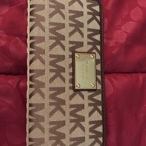 New with tag Michael Kors jet setter wallet New with tag Michael Kors jet setter wallet