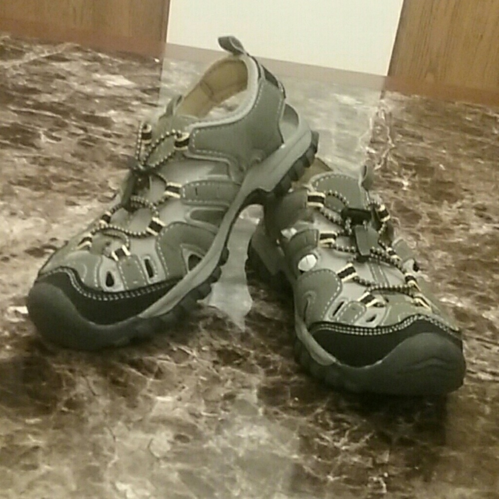 Gander Mountain kids sandal