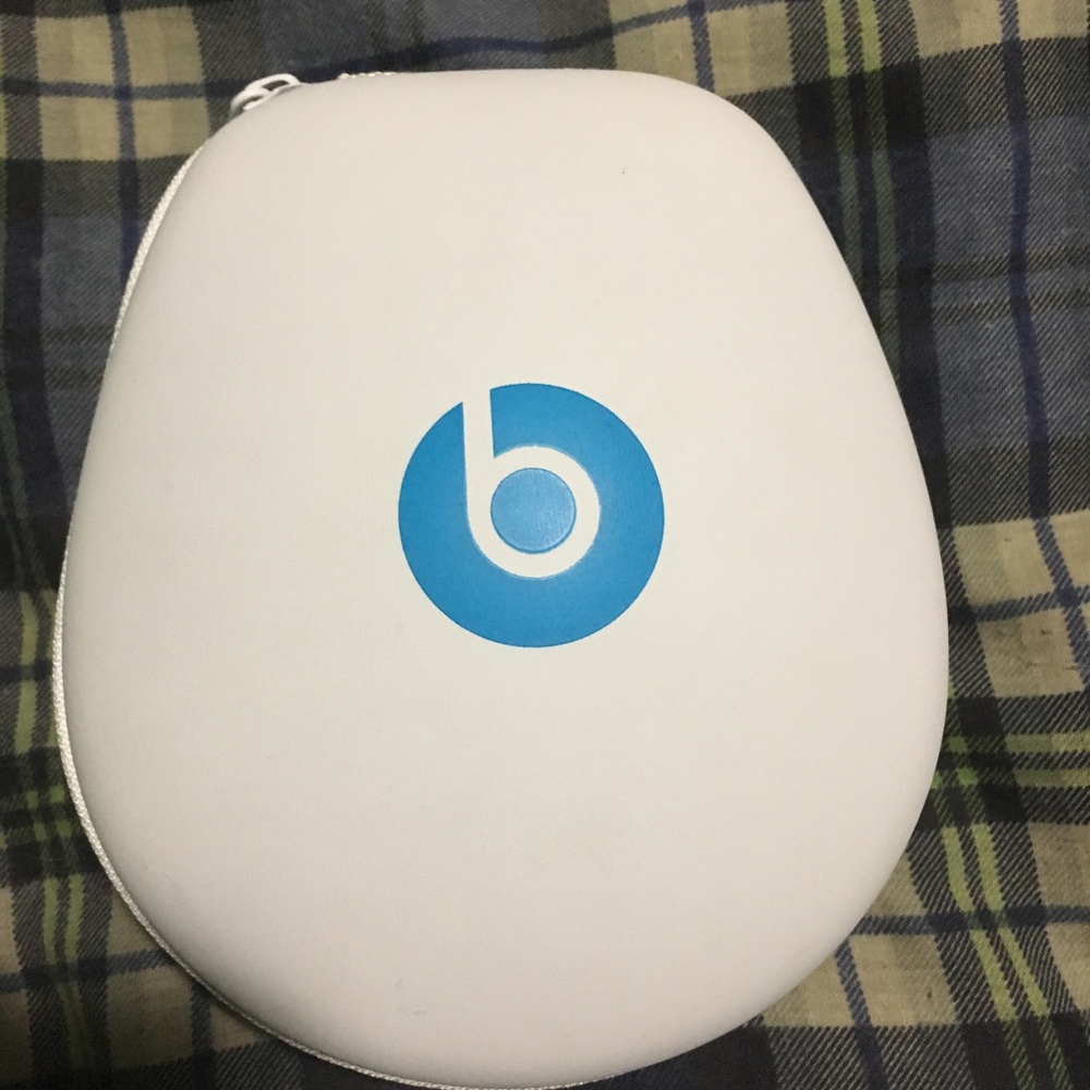 Limited edition Beats neon mixr