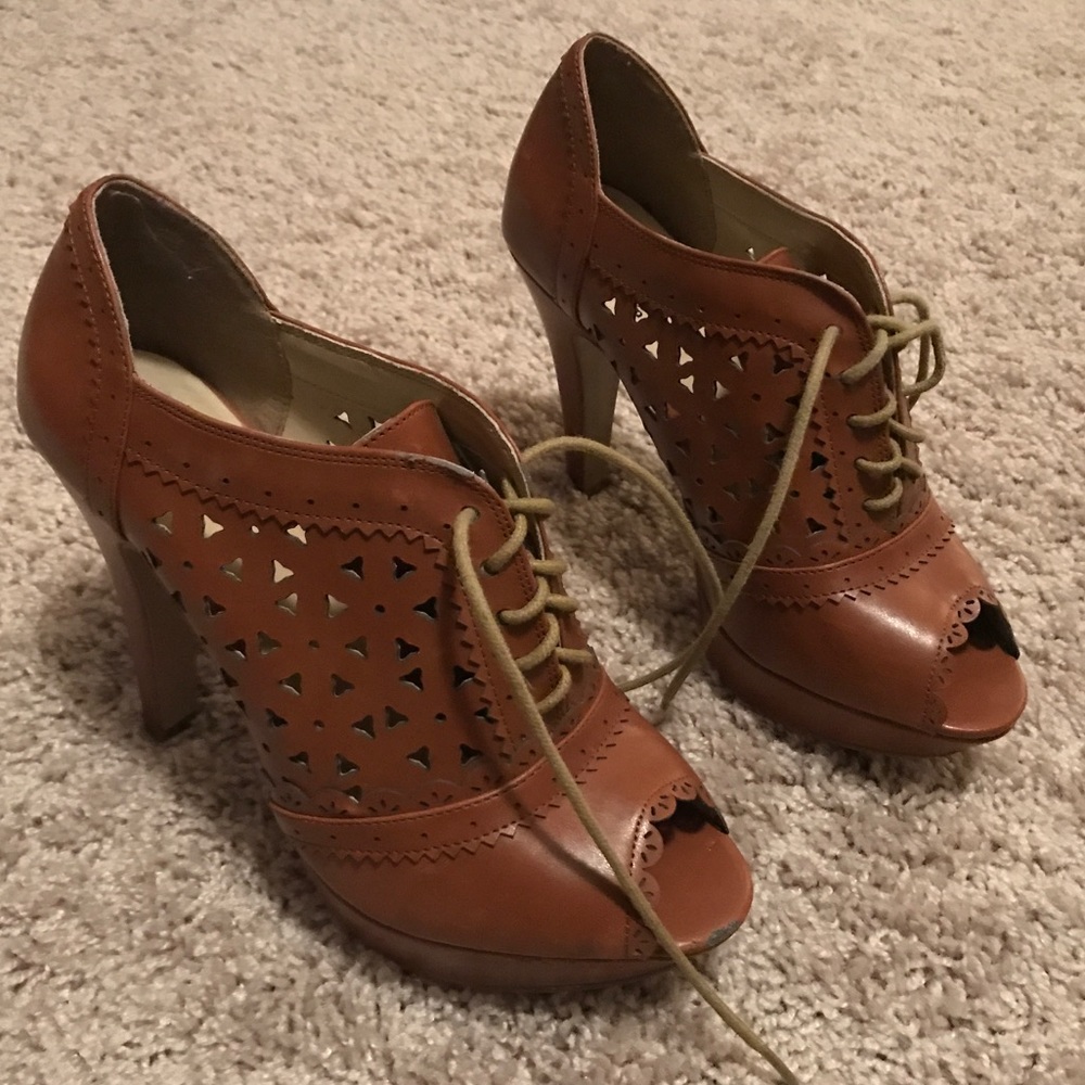 GUESS Brown Heels