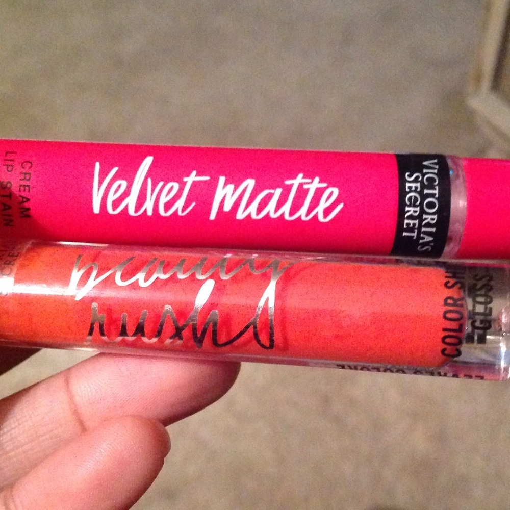 Victoria's Secret lip gloss (2). Sold together.