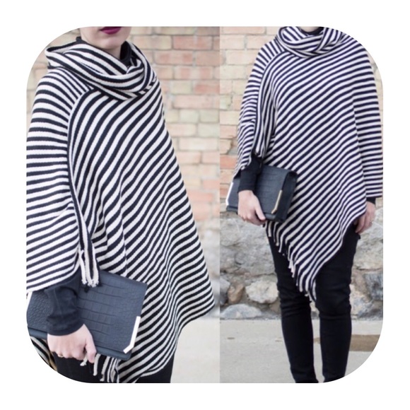 ❄️SOLD❄️ Asymmetrical stripe fringe poncho - Picture 2 of 5