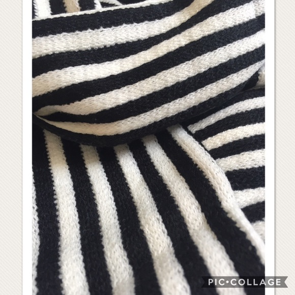 ❄️SOLD❄️ Asymmetrical stripe fringe poncho - Picture 5 of 5