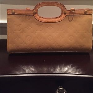 Louis Vuitton Cuir Verni patent leather tan clutch