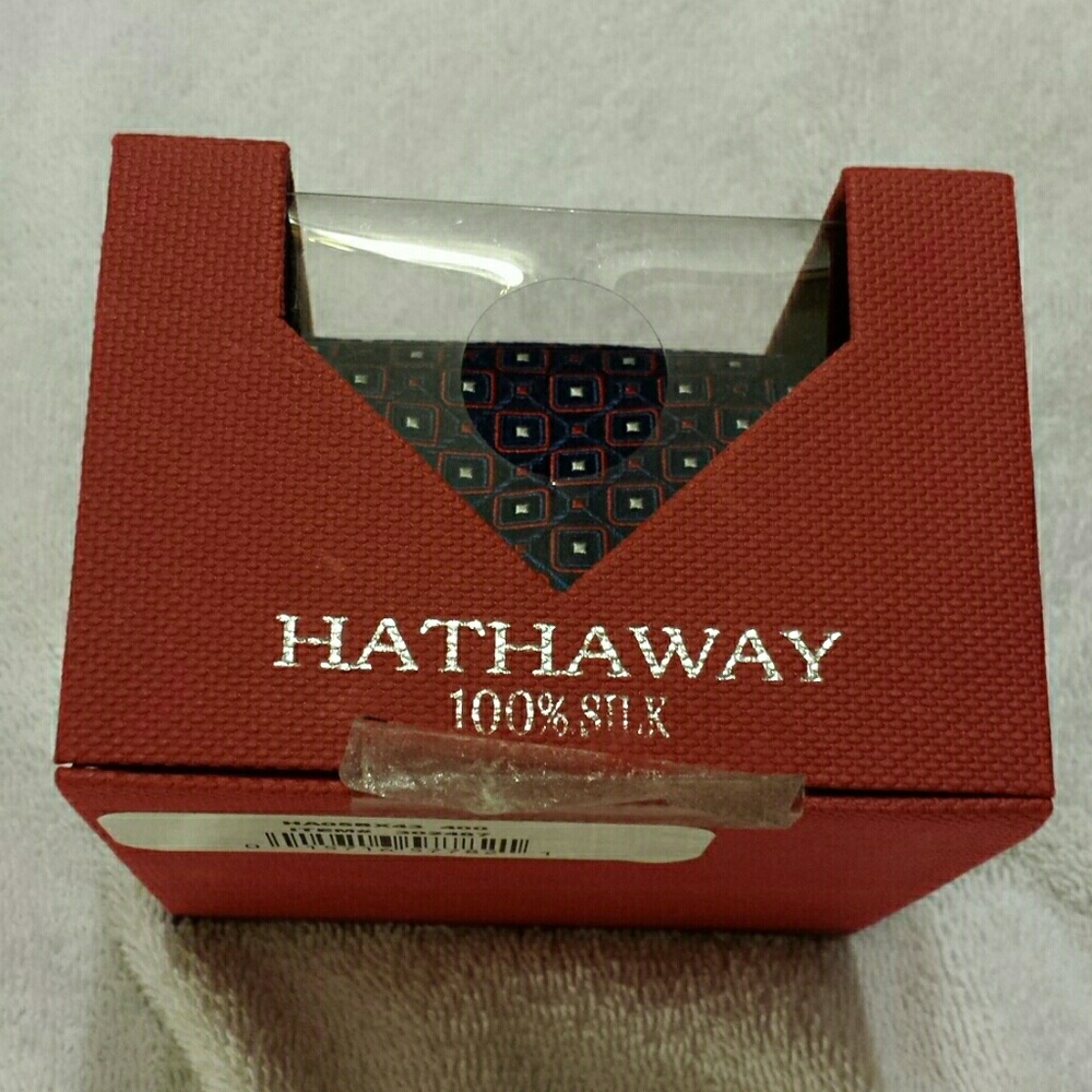 ⬇️$35 NIB Hathaway 100% Silk Dark Blue Red Necktie