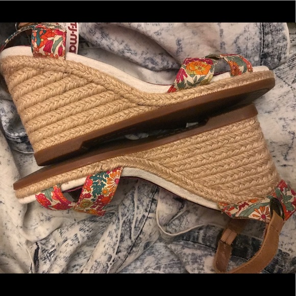Very Cute Sperry Wedges - Picture 4 of 5