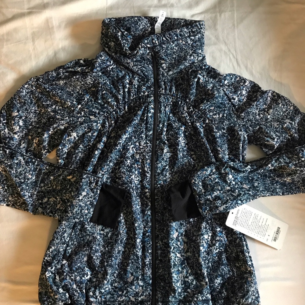 2017 SeaWheeze Lululemon Gather Me Slightly Jkt 8