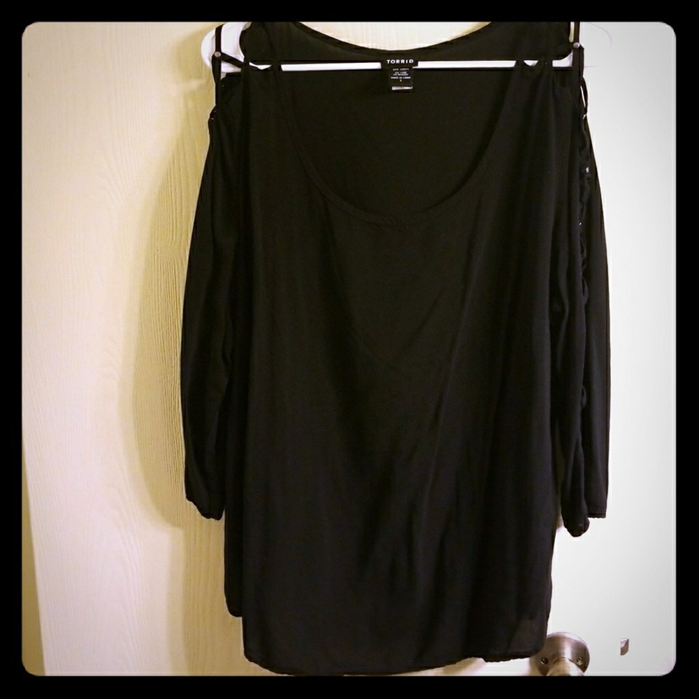 Torrid blouse with criss cross arm design.
