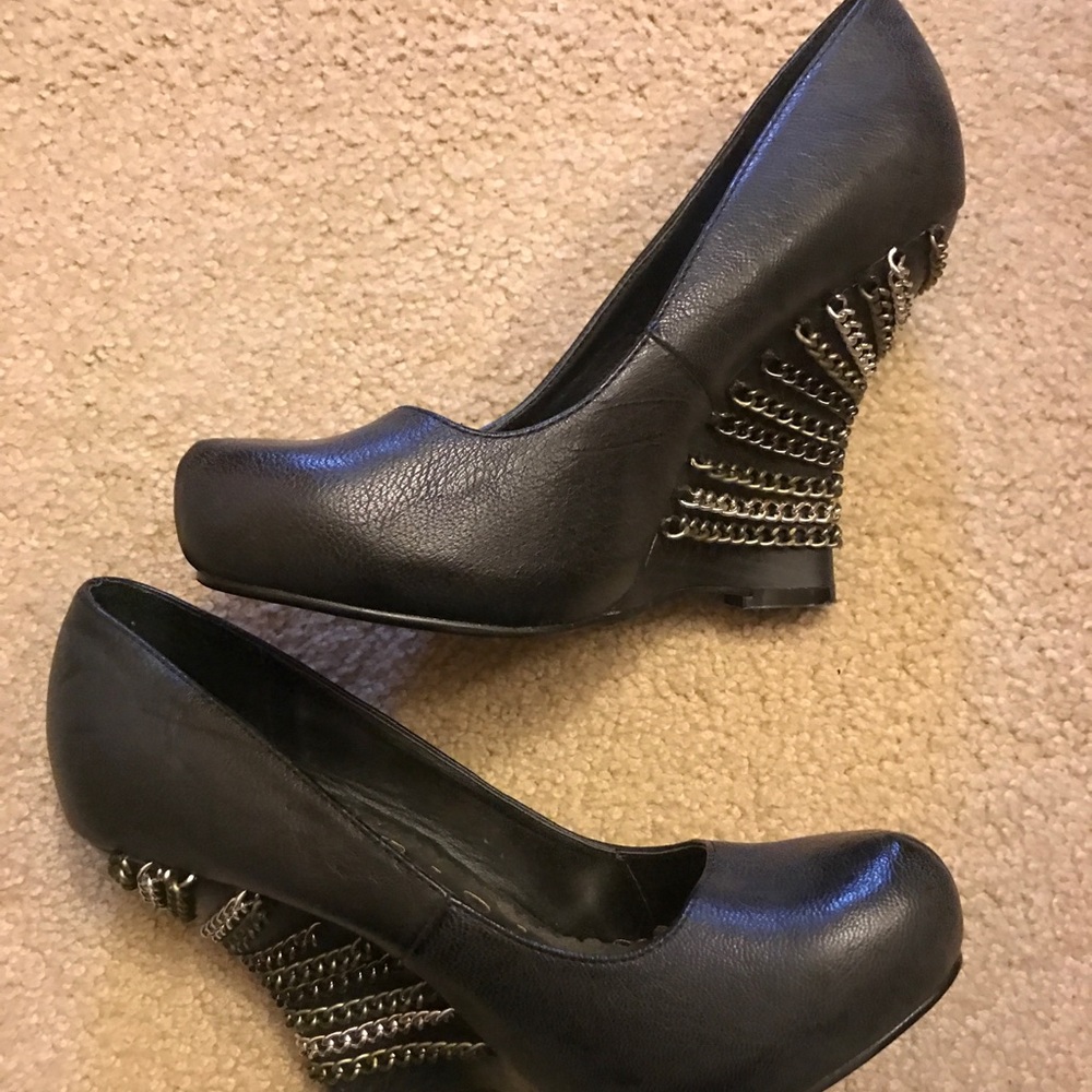 Not rated black wedges