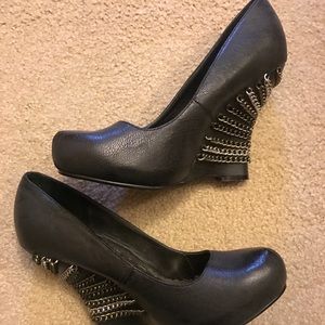 Not rated black wedges