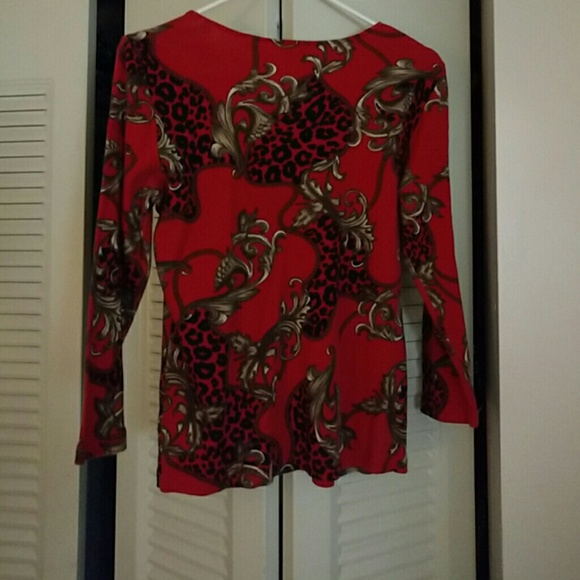 Beautiful Sweater 🌷🌷 - Picture 2 of 4