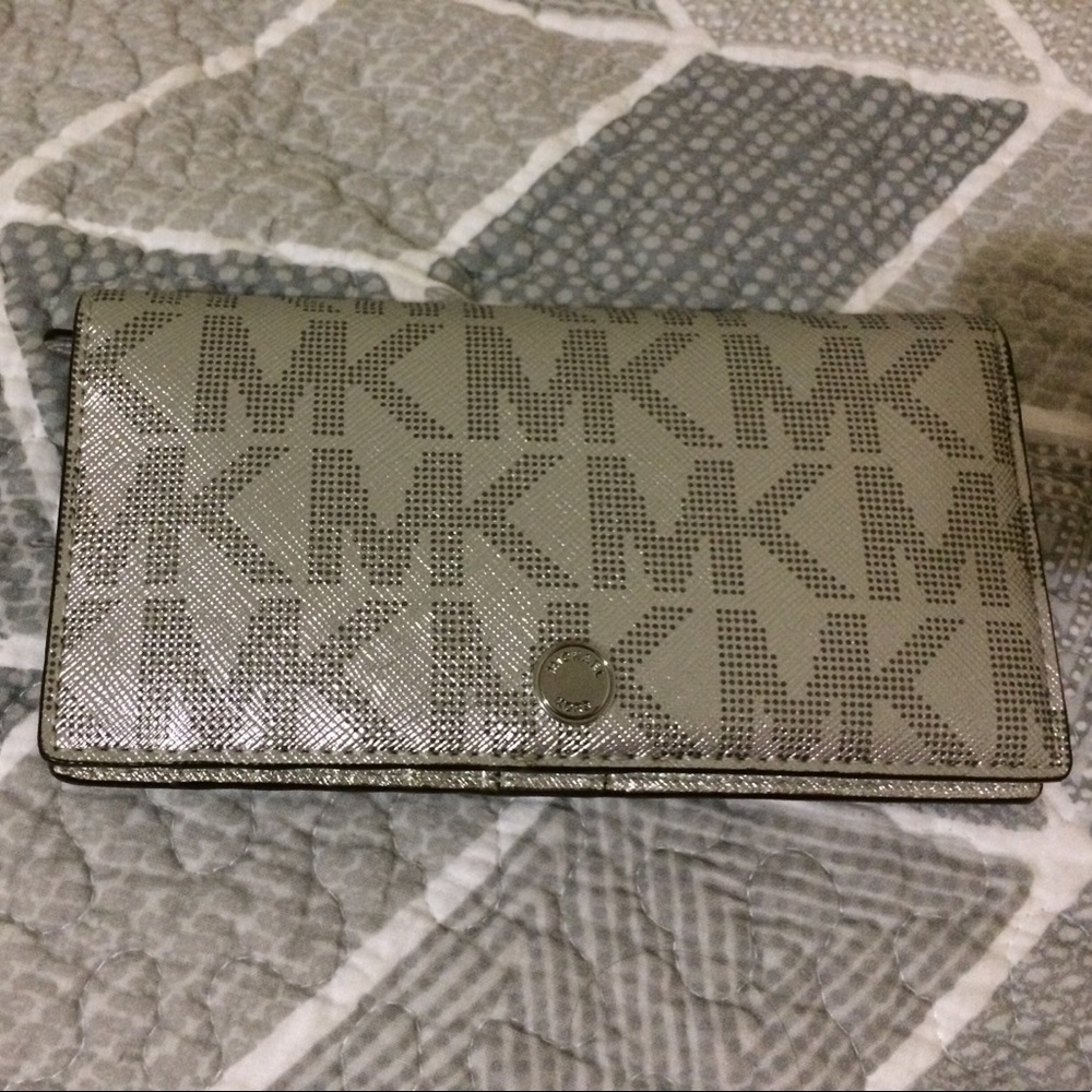New Michael Kors Wallet