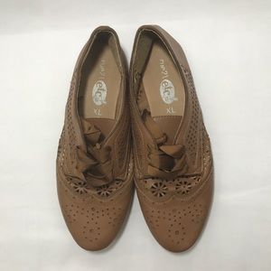 Rue 21 Darling Cutout Oxfords in light brown