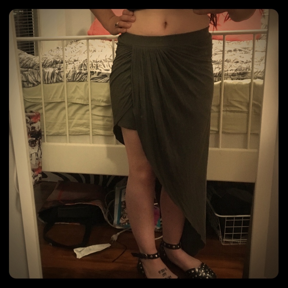 Express asymmetrical layer skirt