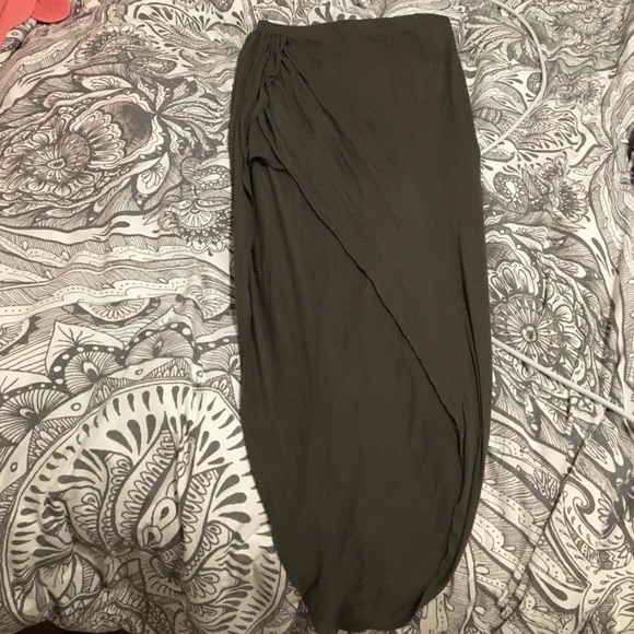 Express asymmetrical layer skirt - Picture 2 of 3