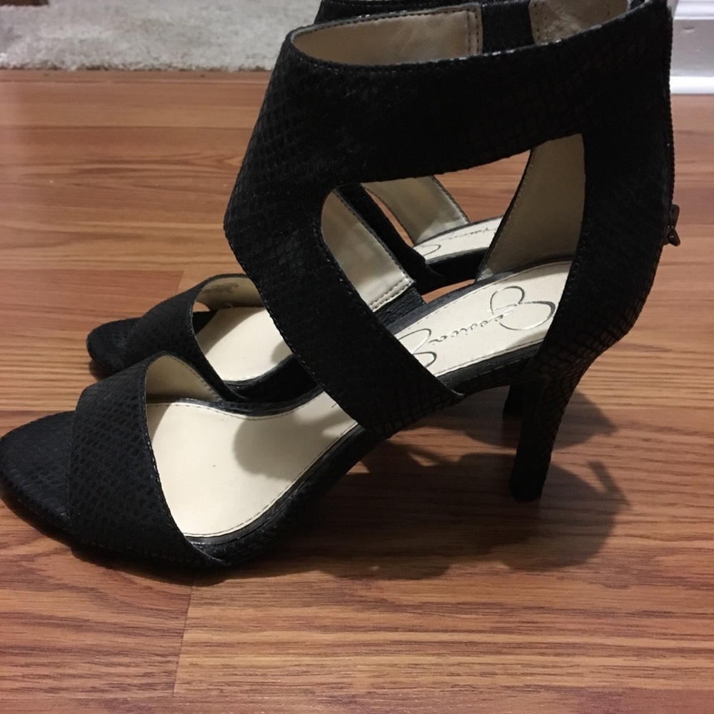 Jessica Simpson size 6.5 zip heel