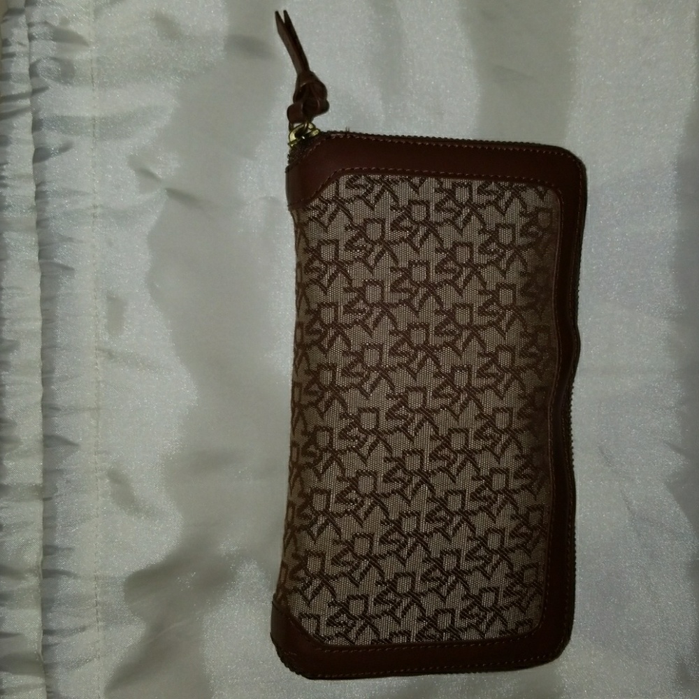 DKNY wallet