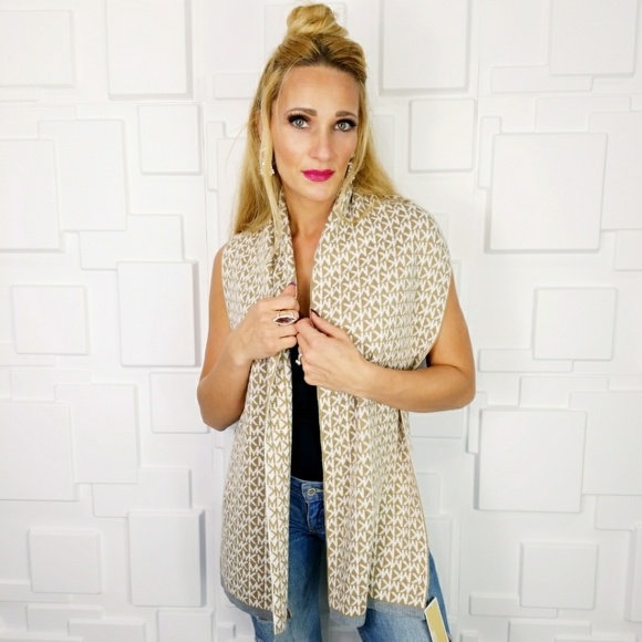 💋 RESTOCKED 💋 MICHAEL KORS SCARF -PRICE FIRM - Picture 2 of 4