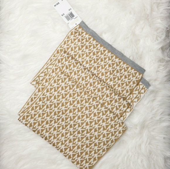 💋 RESTOCKED 💋 MICHAEL KORS SCARF -PRICE FIRM - Picture 4 of 4