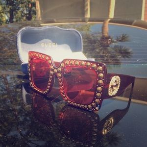 Women's Runway Gucci sunglass Women's Runway Gucci sunglass