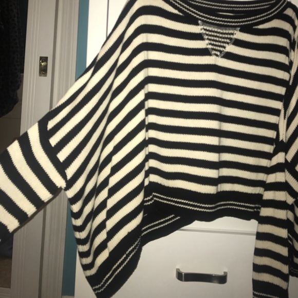 Urban Outfitters Sweater - Picture 2 of 7