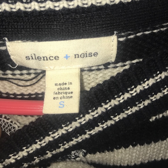 Urban Outfitters Sweater - Picture 3 of 7