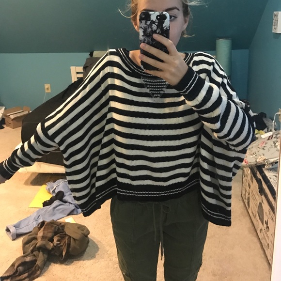 Urban Outfitters Sweater - Picture 5 of 7