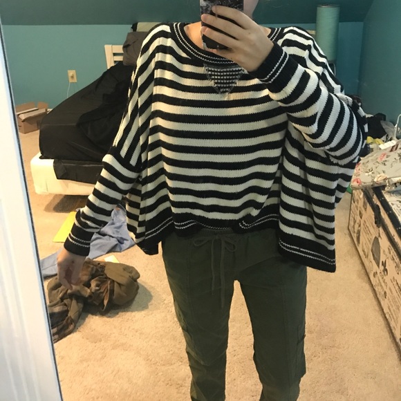 Urban Outfitters Sweater - Picture 6 of 7