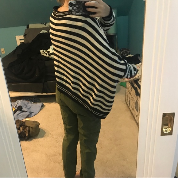 Urban Outfitters Sweater - Picture 7 of 7