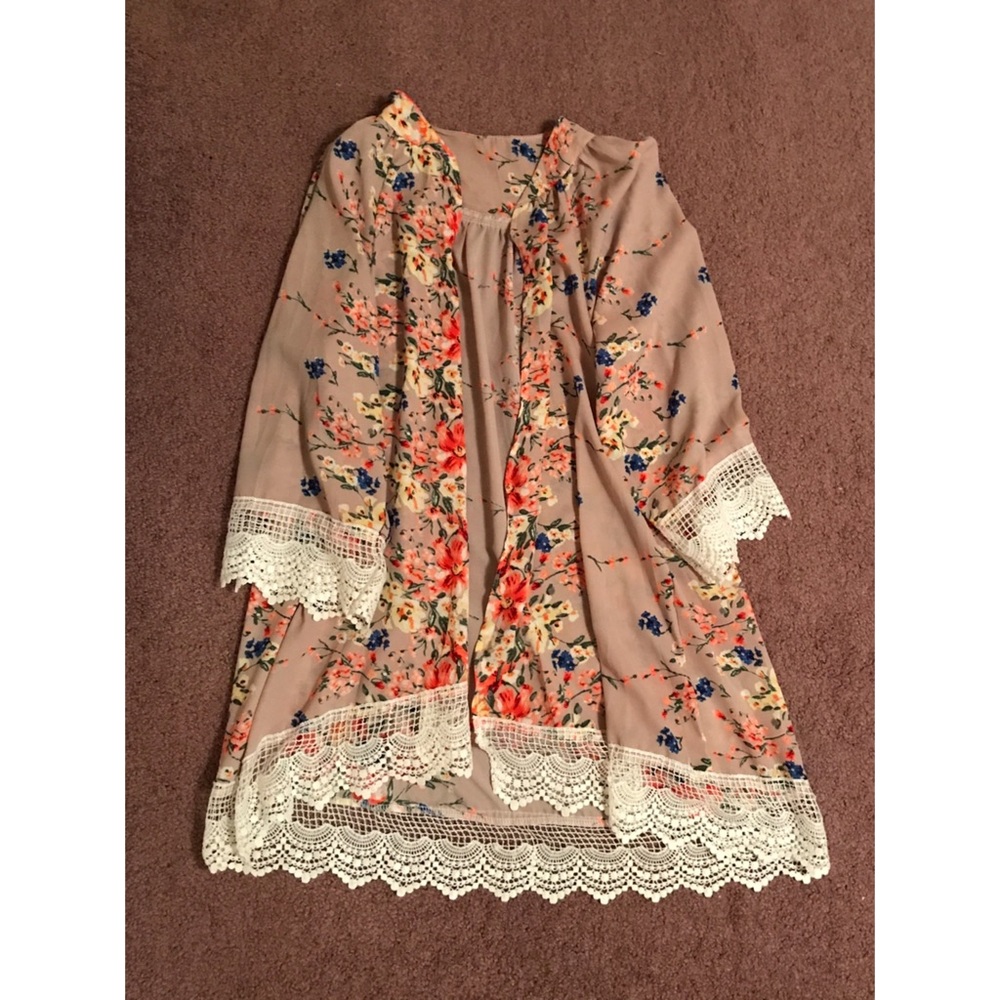 Floral and lace kimono