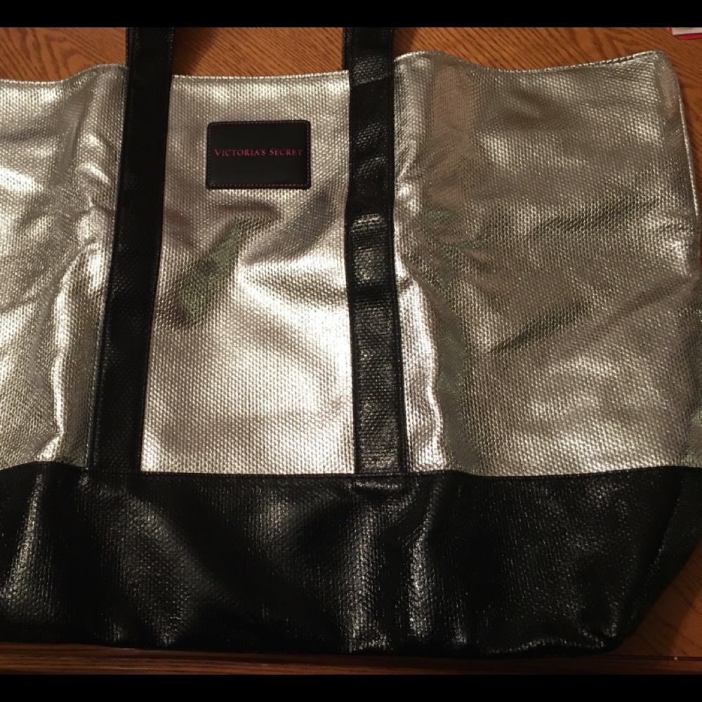 🆕 Victoria's Secret Duffle Bag