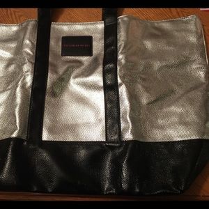 🆕 Victoria's Secret Duffle Bag