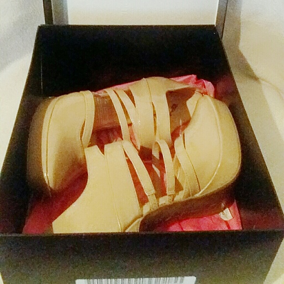 Heels - Picture 2 of 3