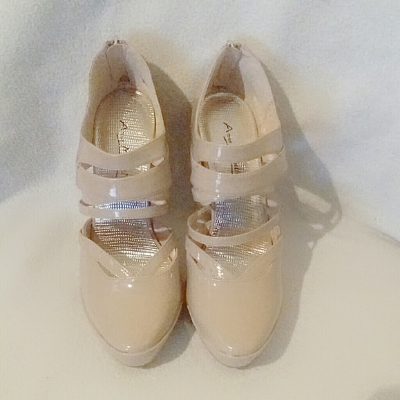 Heels - Picture 3 of 3