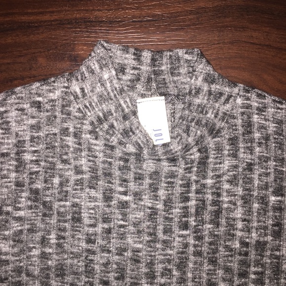 Mock Neck Ribbed Top - Picture 5 of 6
