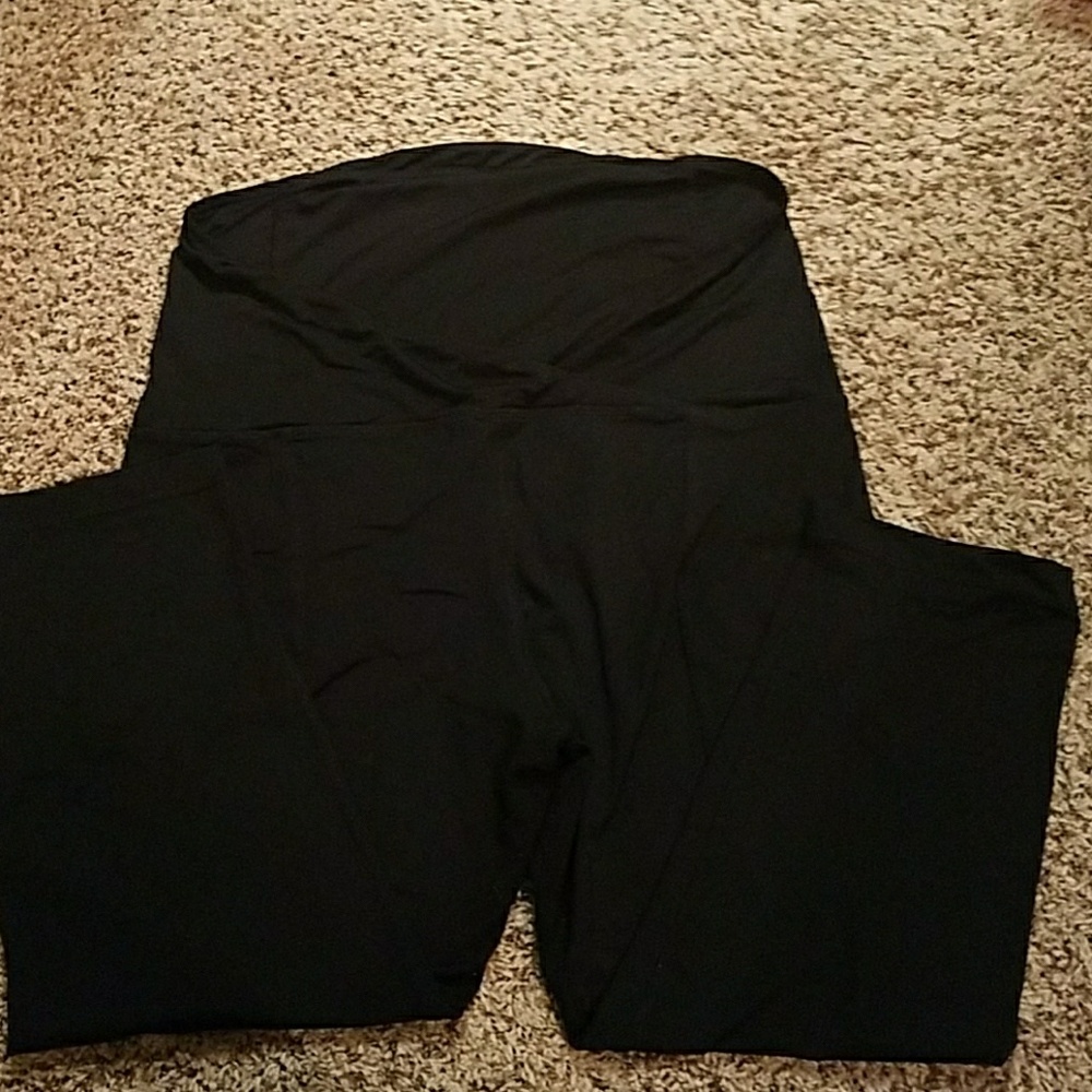 Maternity athletic capris