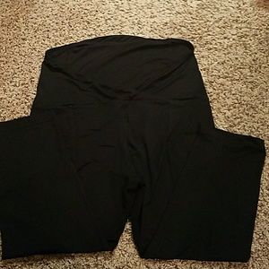 Maternity athletic capris