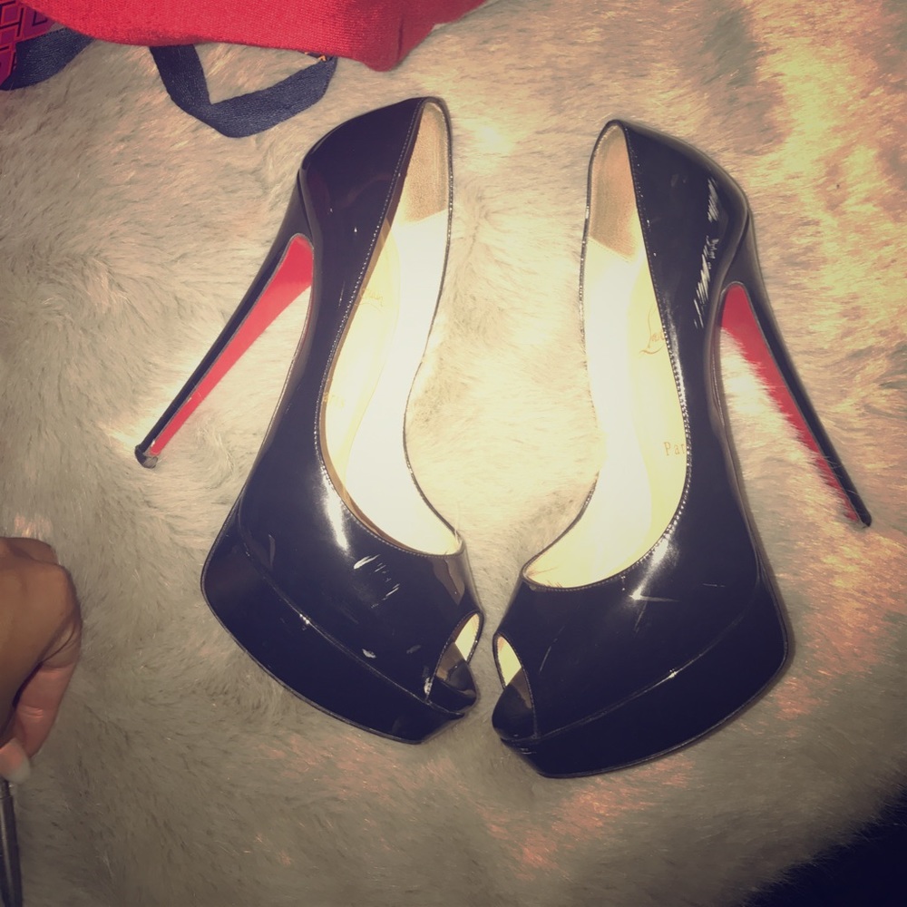 Christian Louboutin Lady peep patent