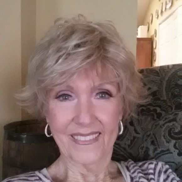 Meet your Posher, Carolyn - Picture 1 of 1