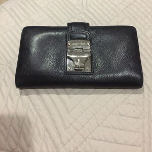 Michael Kors wallet! Michael Kors wallet!