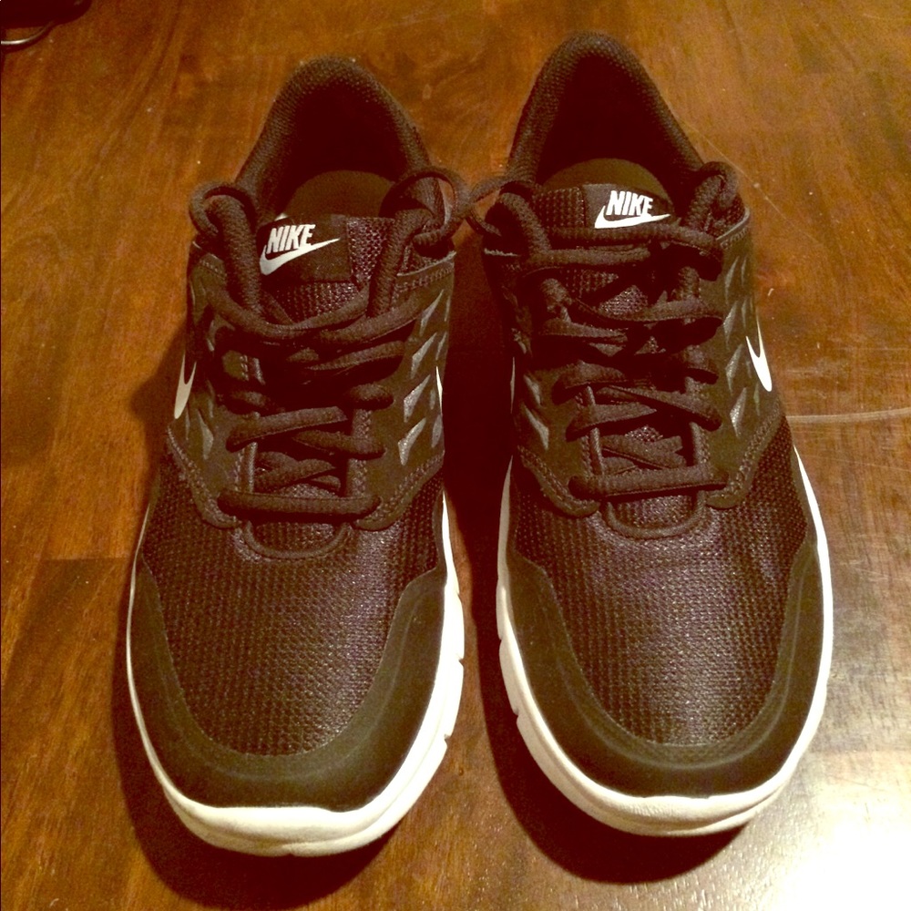 Nike tennis shoes