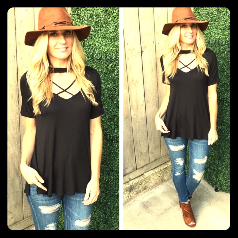 ❤️ Price drop Cross cross  tee shirt!