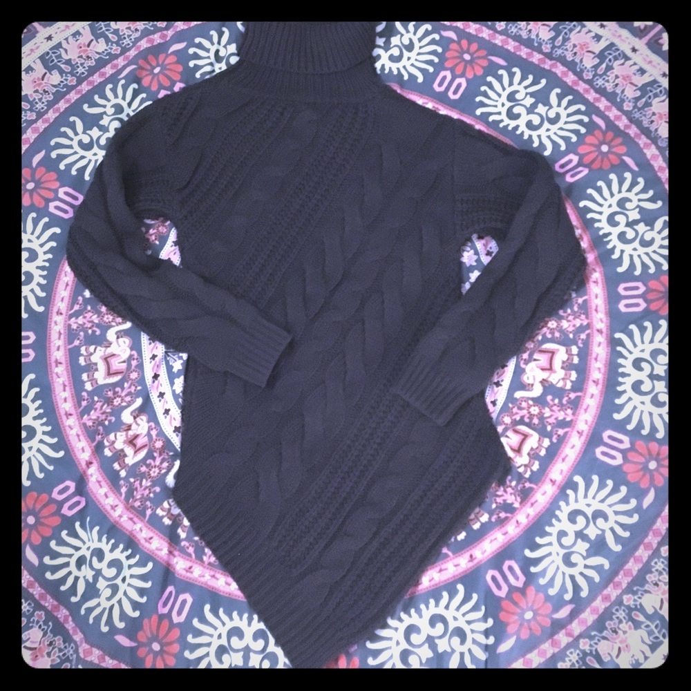Women's Navy blue large knit sweater