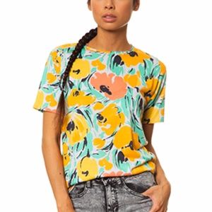 Clashist marigold tee